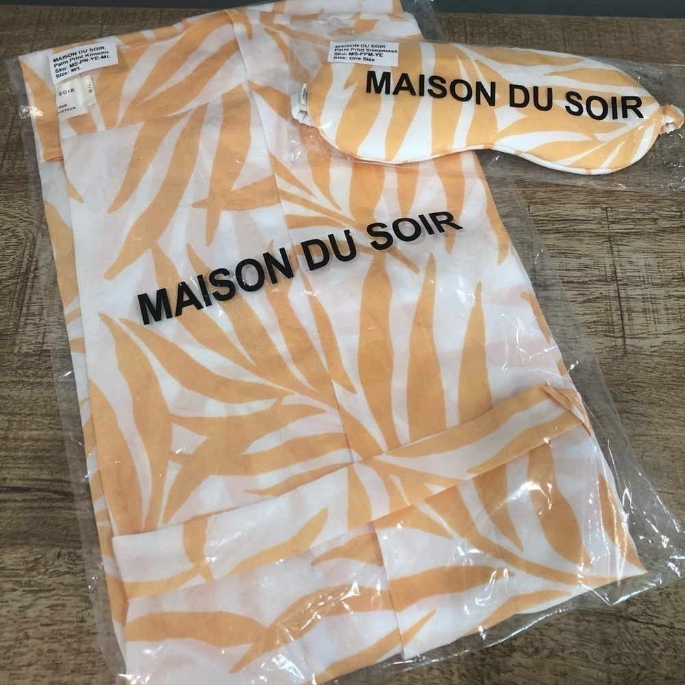 Maison Du Soir Luxe Robe and Matching Sleep Mask - Picture 7 of 7